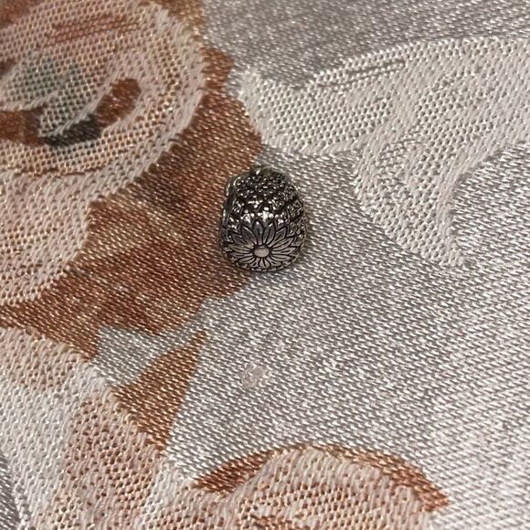 PANDORA Diamond Pineapple Charm PANDORA Diamond Pineapple Charm - Picture 6 of 9